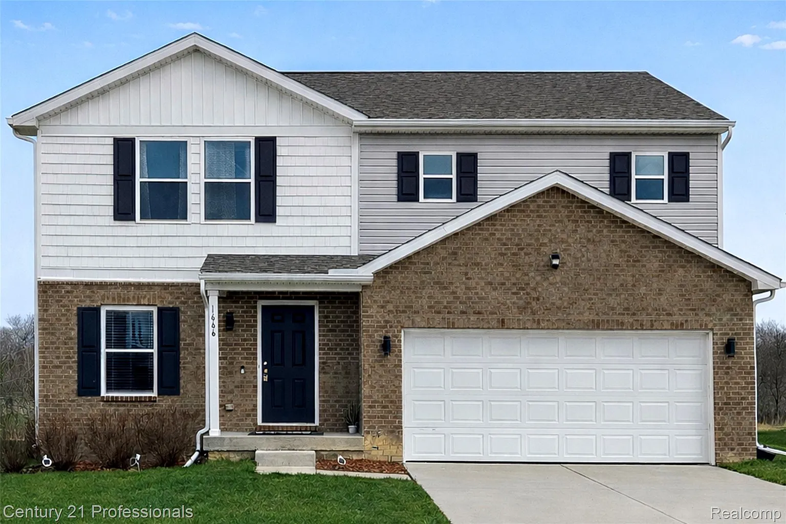 1666 Golfview Dr photo 1