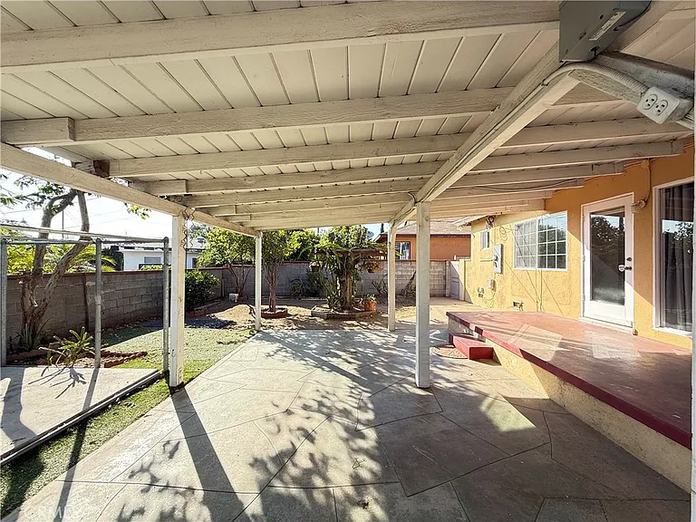 9279 Dorrington Ave — Photo 24