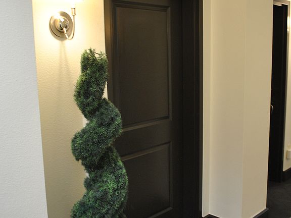4th image of 609 W Dickson St #709
