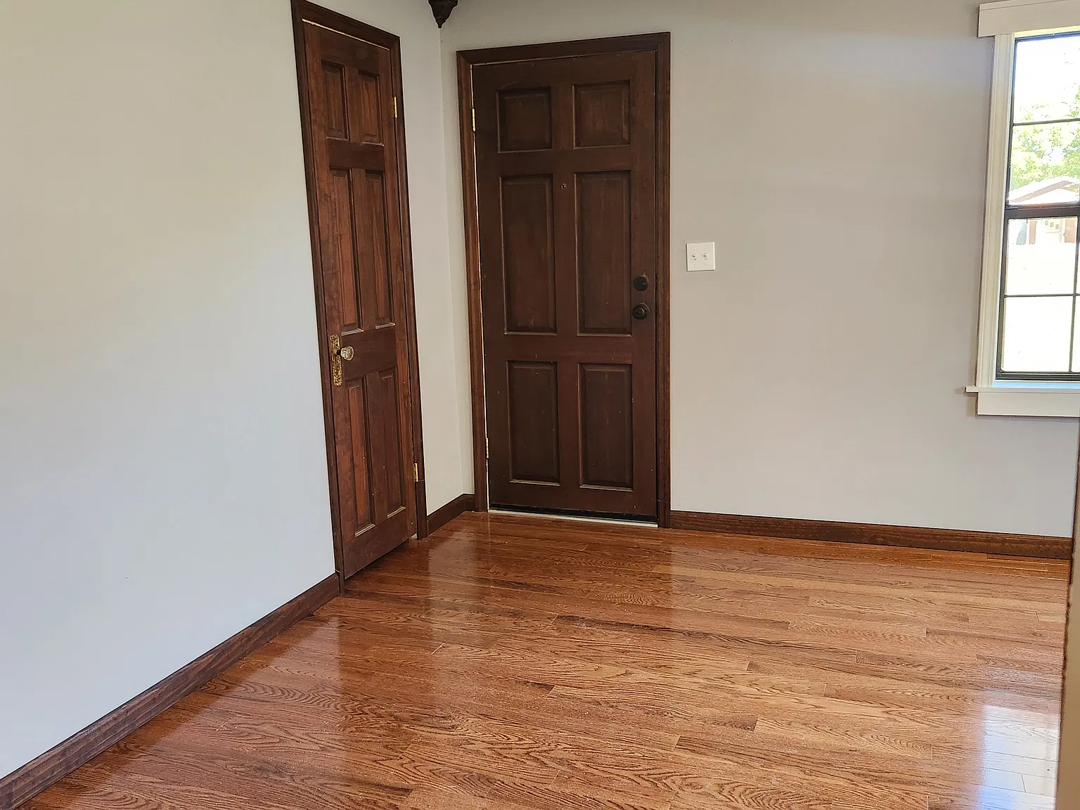 3330 Parker Ln — Photo 1