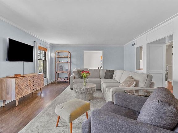 5th image of 1903 Huntington Rd