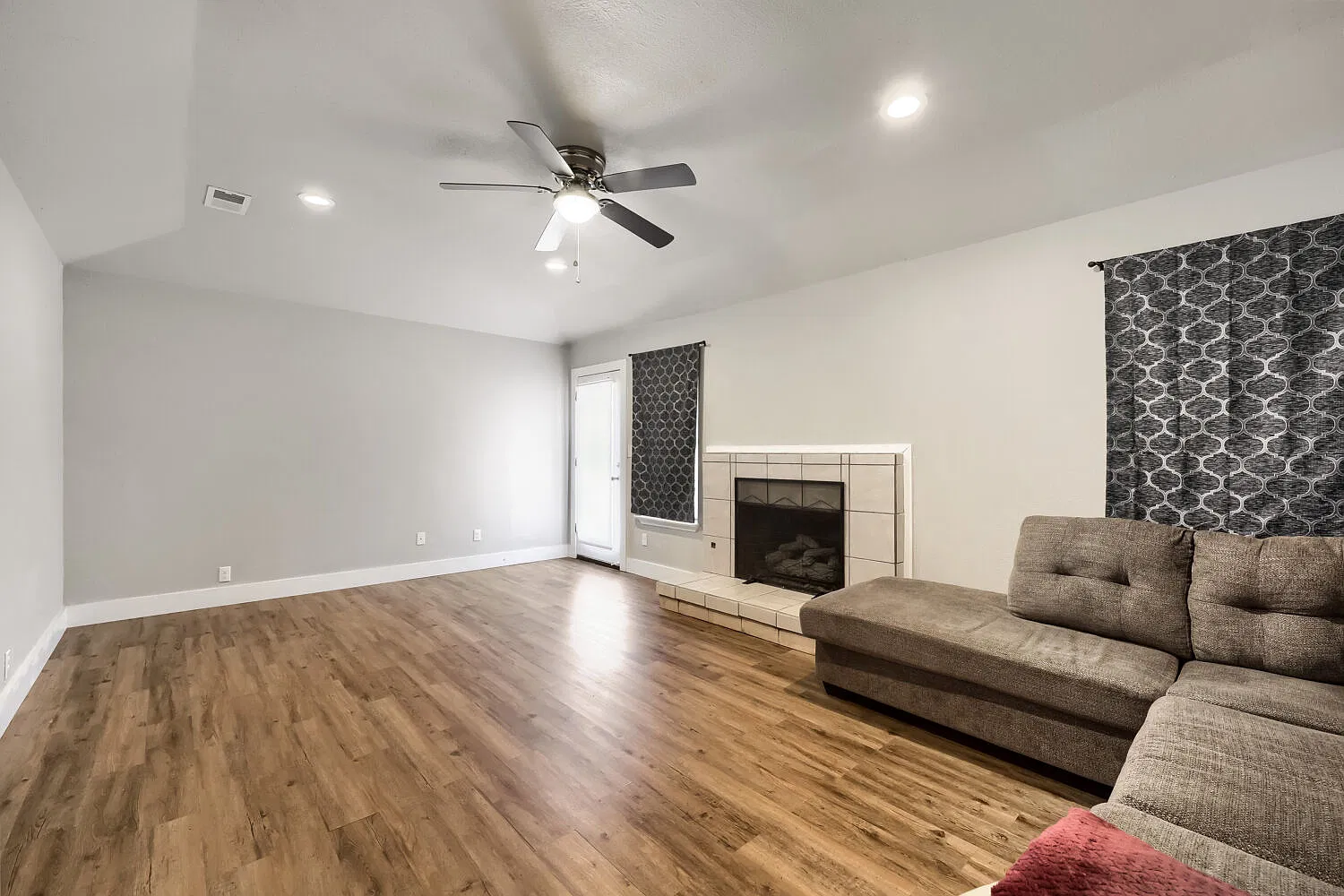 3 bed, 1488 sqft, $2,080 — Photo 3