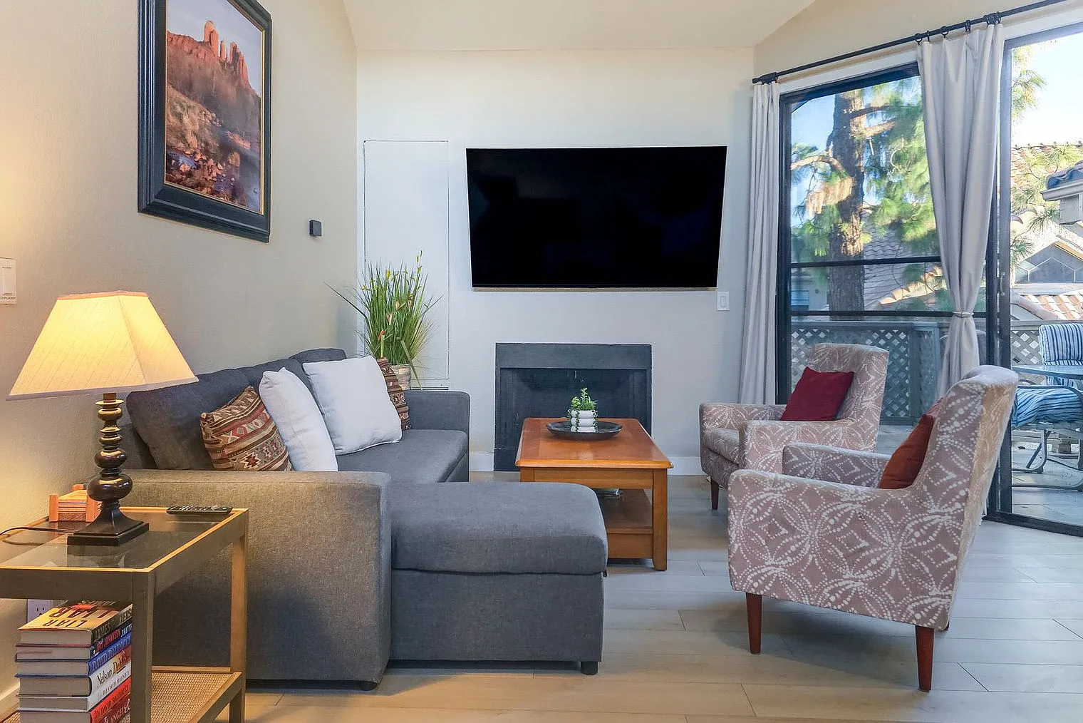 2 bed, 2.0 bath, 1044 sqft, $5,515 — Photo 4