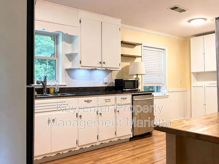 725 McBurnette Rd NE — Photo 9