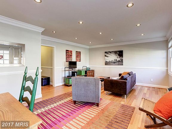 4th image of 4824 Chevy Chase Dr #1
