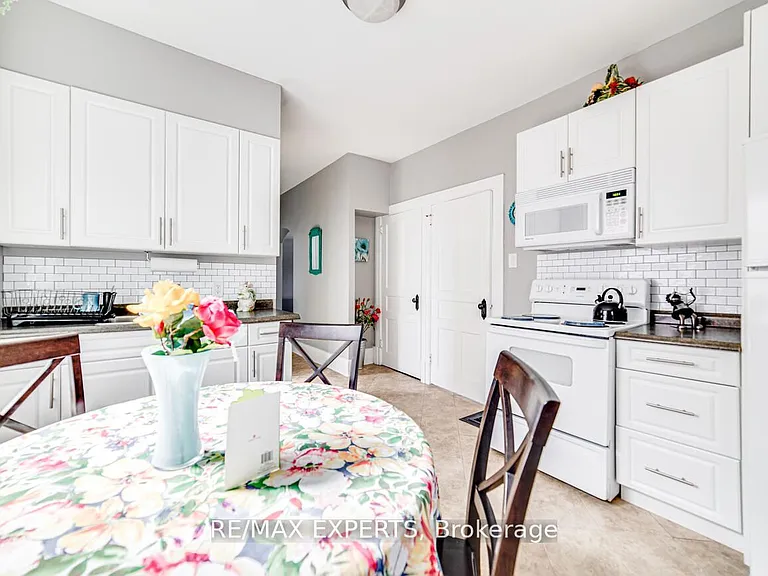 98 Elgin St E #1 — Photo 10