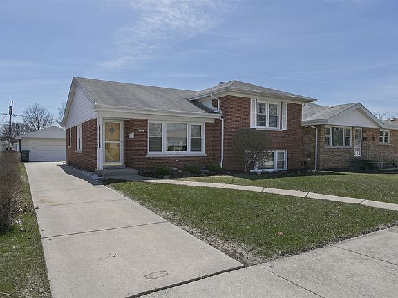 3rd image of 11047 Boeger Ct
