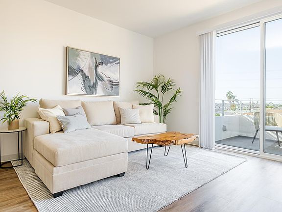 3rd image of 4015 Kansas St #302
