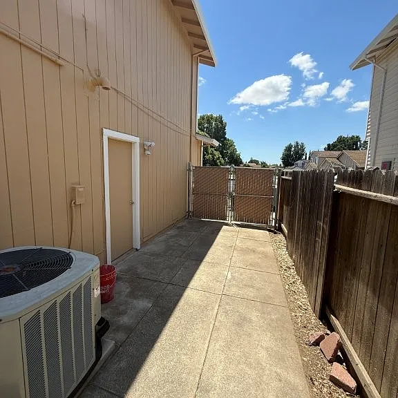 131 Glasgow Way — Photo 96