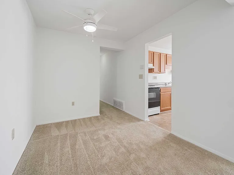 Foxridge Apartment Homes — Photo 220