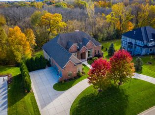 19245 Rivendell Dr, Brookfield, WI 53045