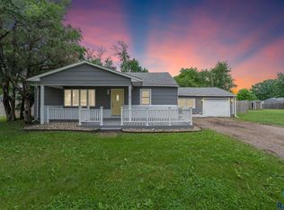 721 S Elm St, Lennox, SD 57039