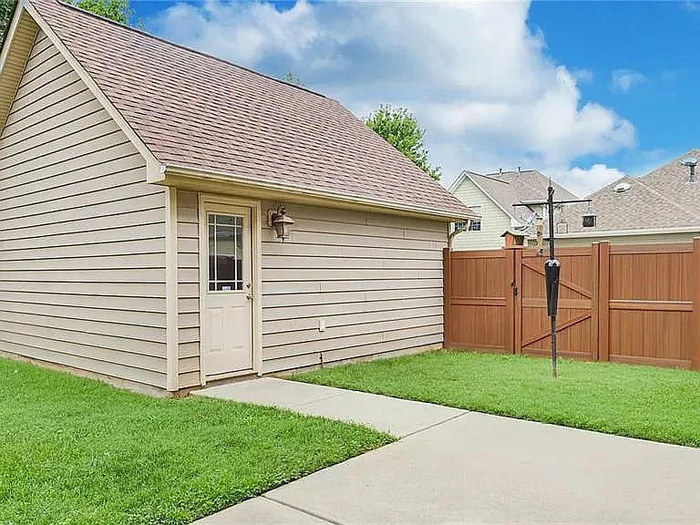 4009 Cedar Point Ave — Photo 40