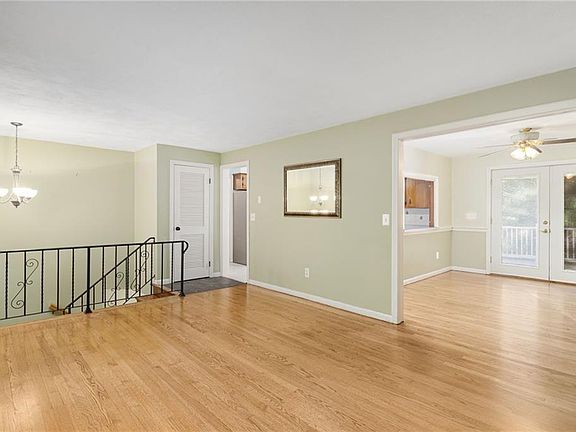 3rd image of 350 Essex Rd