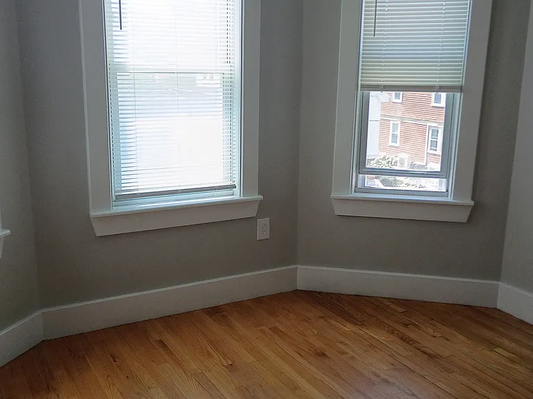 49 Mora St — Photo 3
