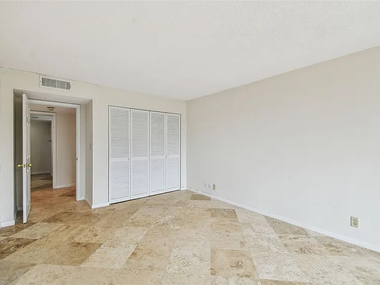 100 Oakmont Ln #106 — Photo 26
