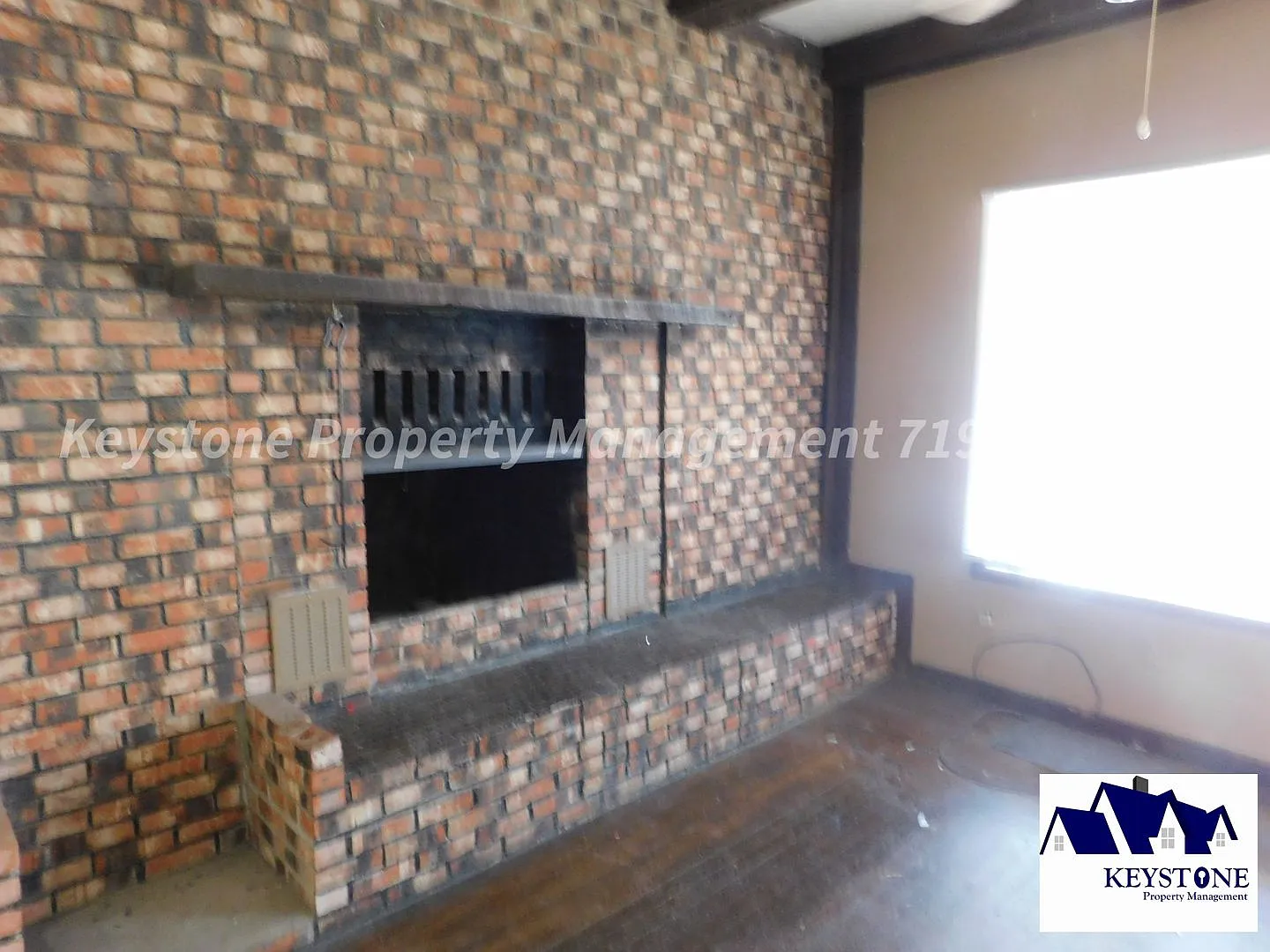 Spacious 2 Bed, 2 Bath Home Lots of Storage Space & Large Deck in the Backyard $1000/$1000 — Photo 3
