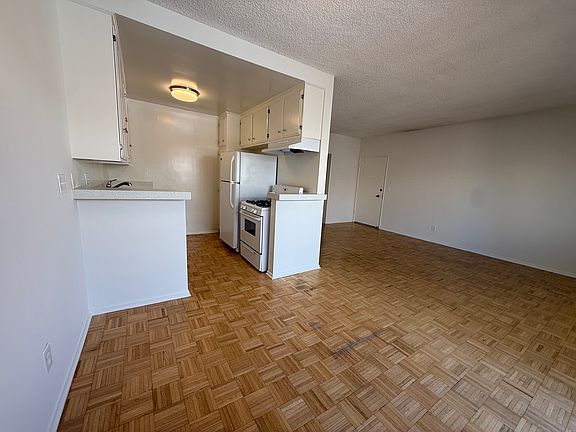 4th image of 7530 Lexington Ave APT 15