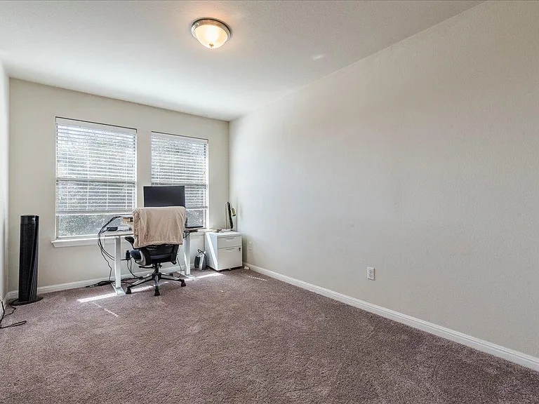1721 Monahans Ln — Photo 15