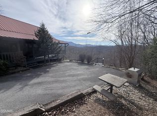 3767 Old Mountain Rd, Sevierville, TN 37876