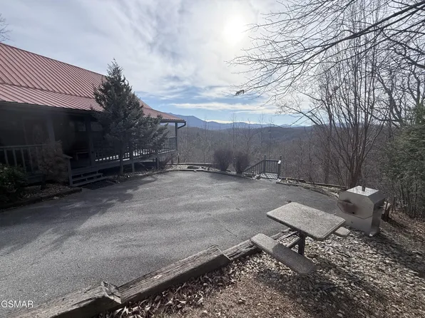 3767 Old Mountain Rd, Sevierville, TN 37876