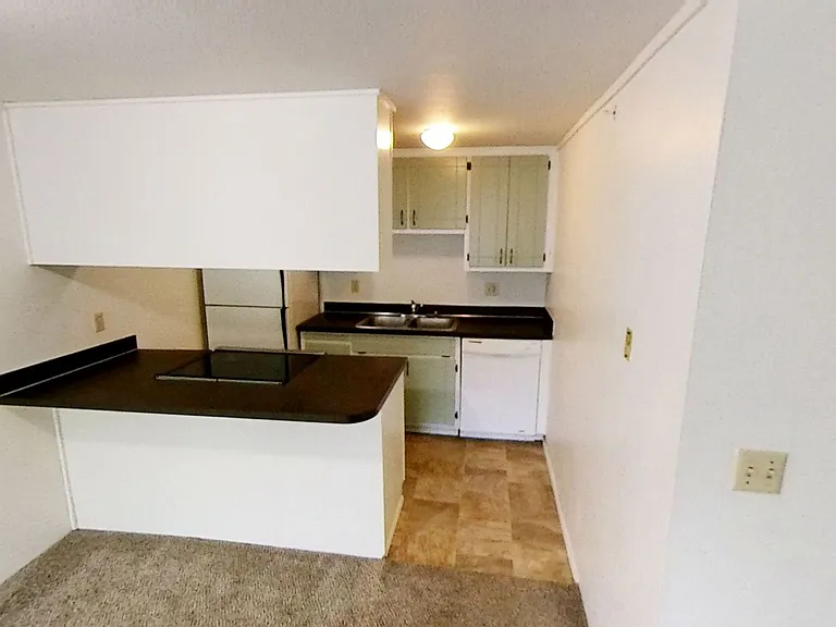Kendal Court Apartments, 2 Bedroom, 1 Bathroom Apartments for Rent! — Photo 9