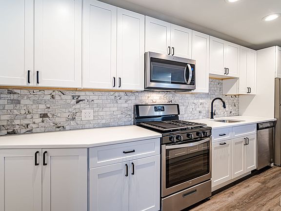 4th image of 1411 Webb St #1415
