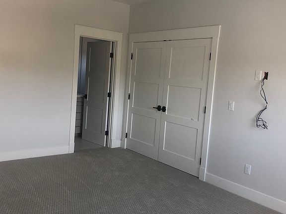 Cable TV hookup in living room and bedrooom