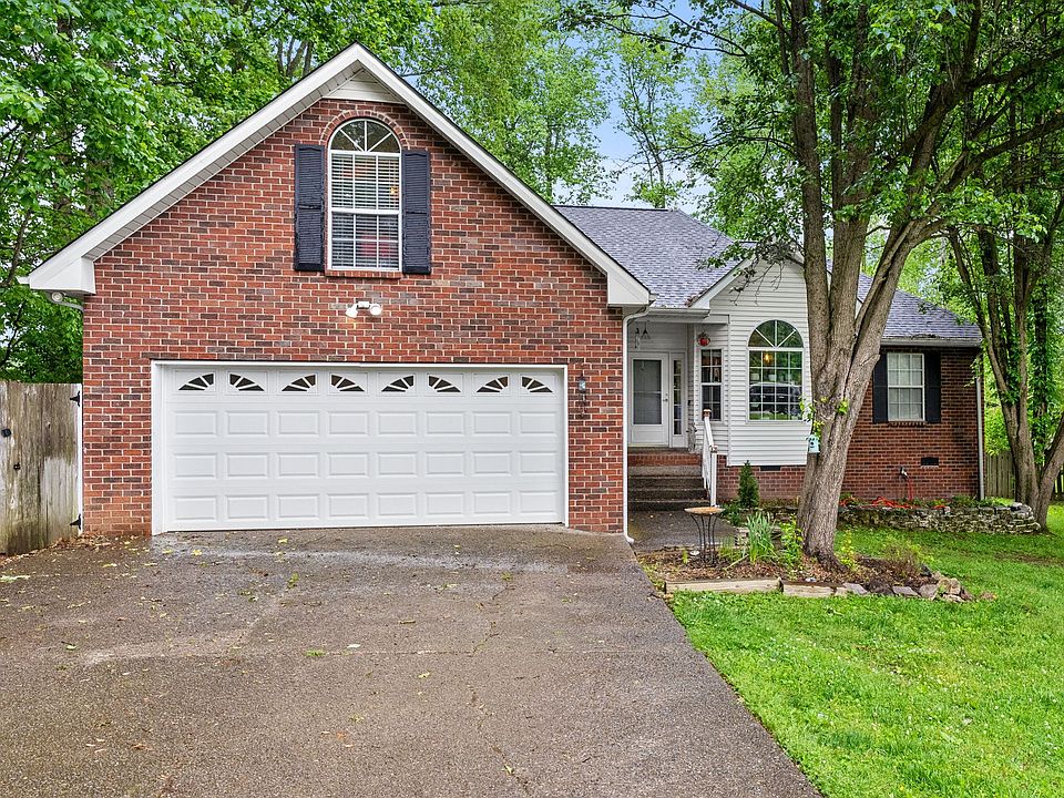 1st image of 216 Beechbrook Ct