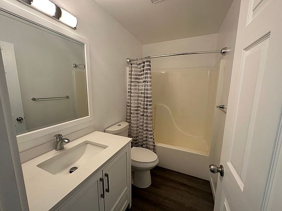 5th image of 901 NE Hidden Valley Dr Unit 1