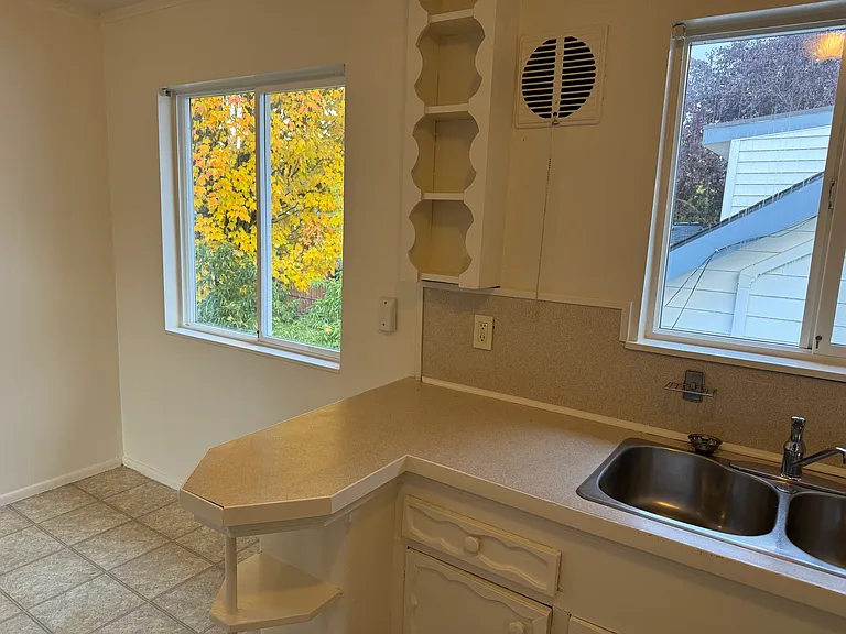 3674 SE Center St #3 — Photo 7
