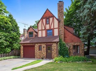 135 S Oneida St, Green Bay, WI 54303