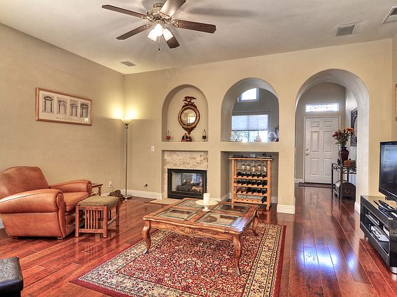 3rd image of 16 Halcyon Ln