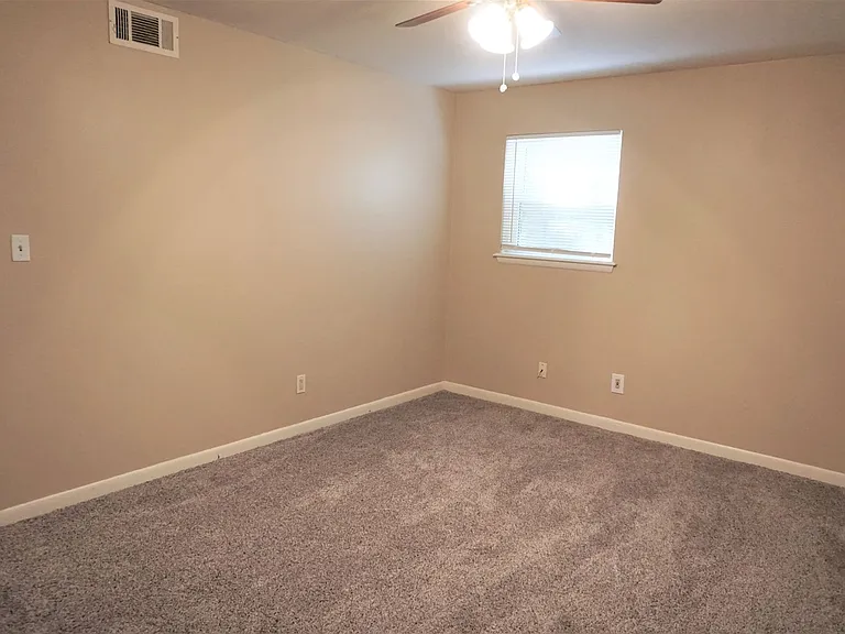 1813 Hardy Dr — Photo 7