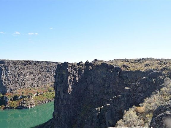 3rd image of E Of Twin Along Cyn