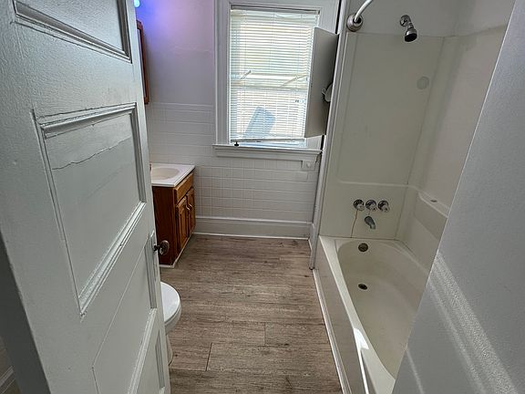 4th image of 1340 Lake Ave #7