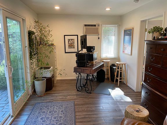 3rd image of 605 W Eucalyptus St