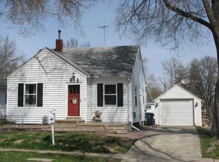 912 Columbus St, Pella, IA 50219