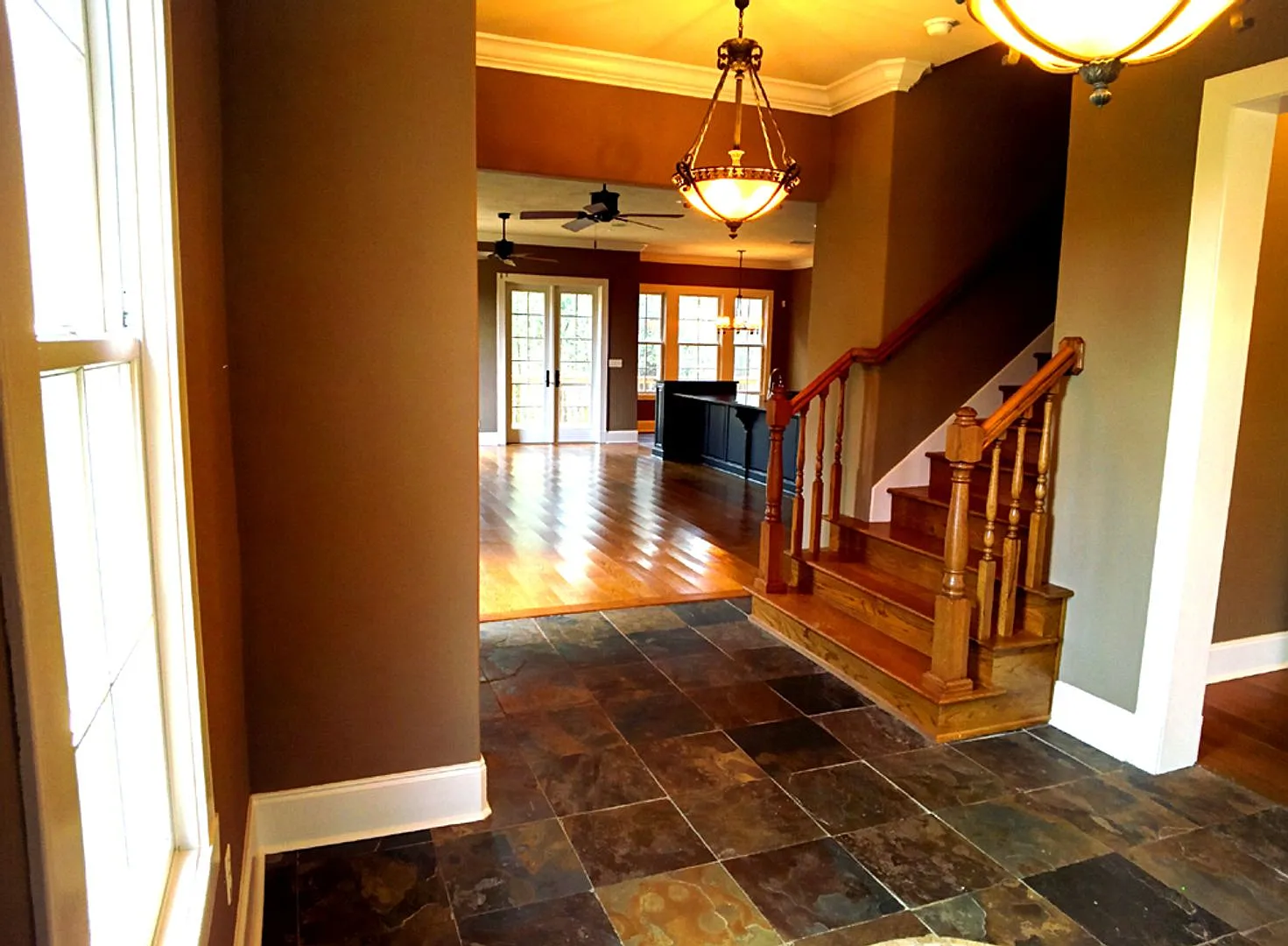 4 Bedroom Luxury Townhome - Great Location — Photo 1