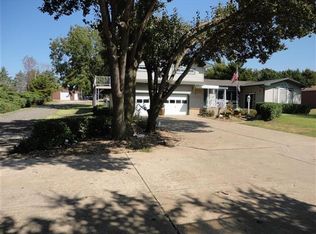 4869 E Country Club Rd, Salina, KS 67401