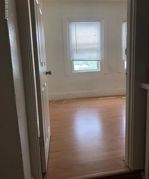 914 E 6th St — Photo 16