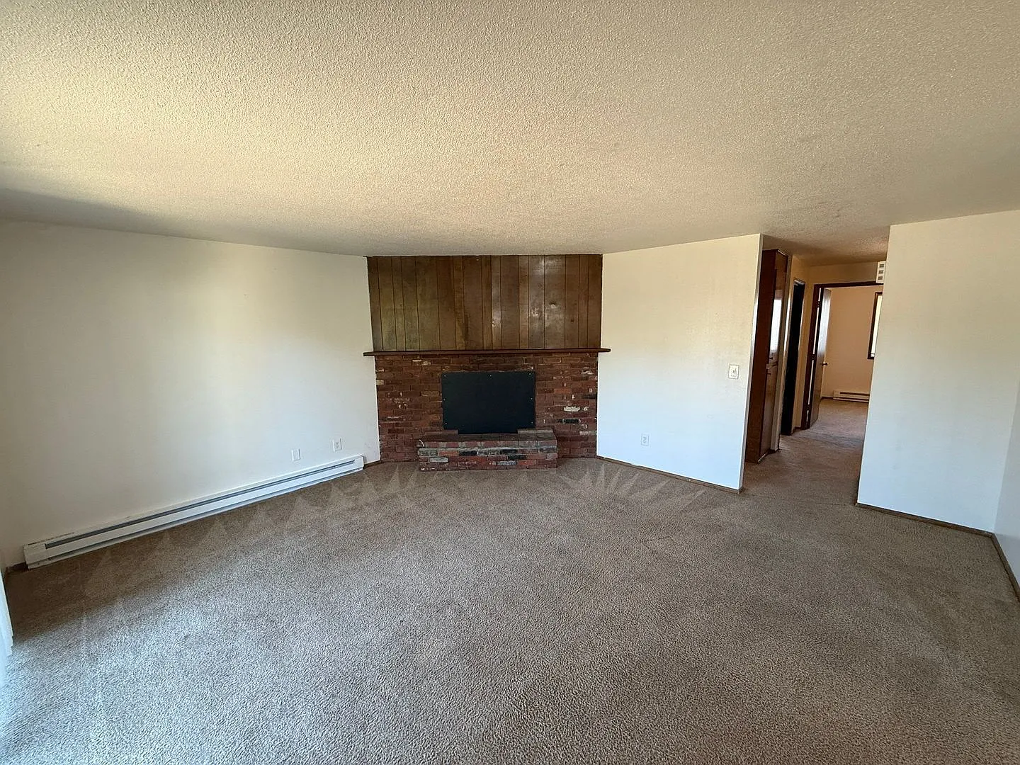2 bed, 1.0 bath, 868 sqft, $1,200 — Photo 3