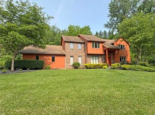 1 Madaket Dr, Penfield, NY 14526