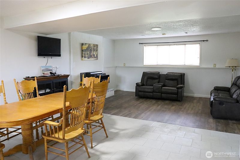3rd image of 42421 SE 264th Avenue SE