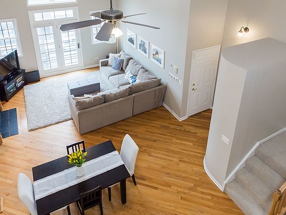 2nd image of 1916 W Belmont Ave #3E