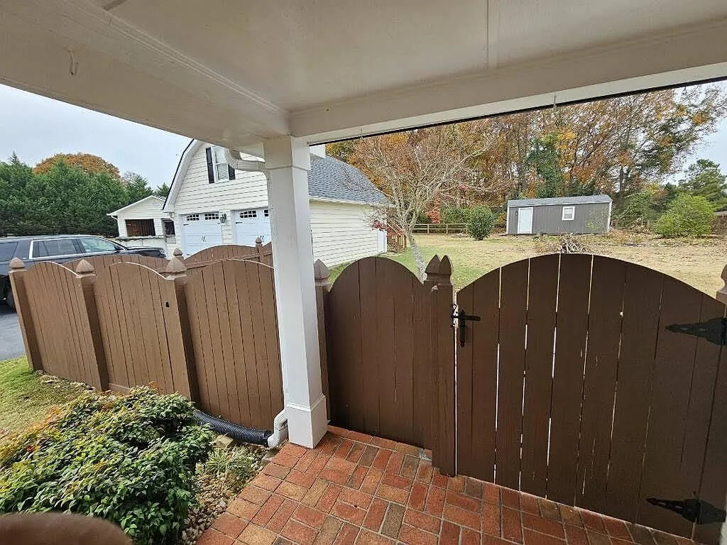 4 bed, 2.0 bath, $2,700 — Photo 4