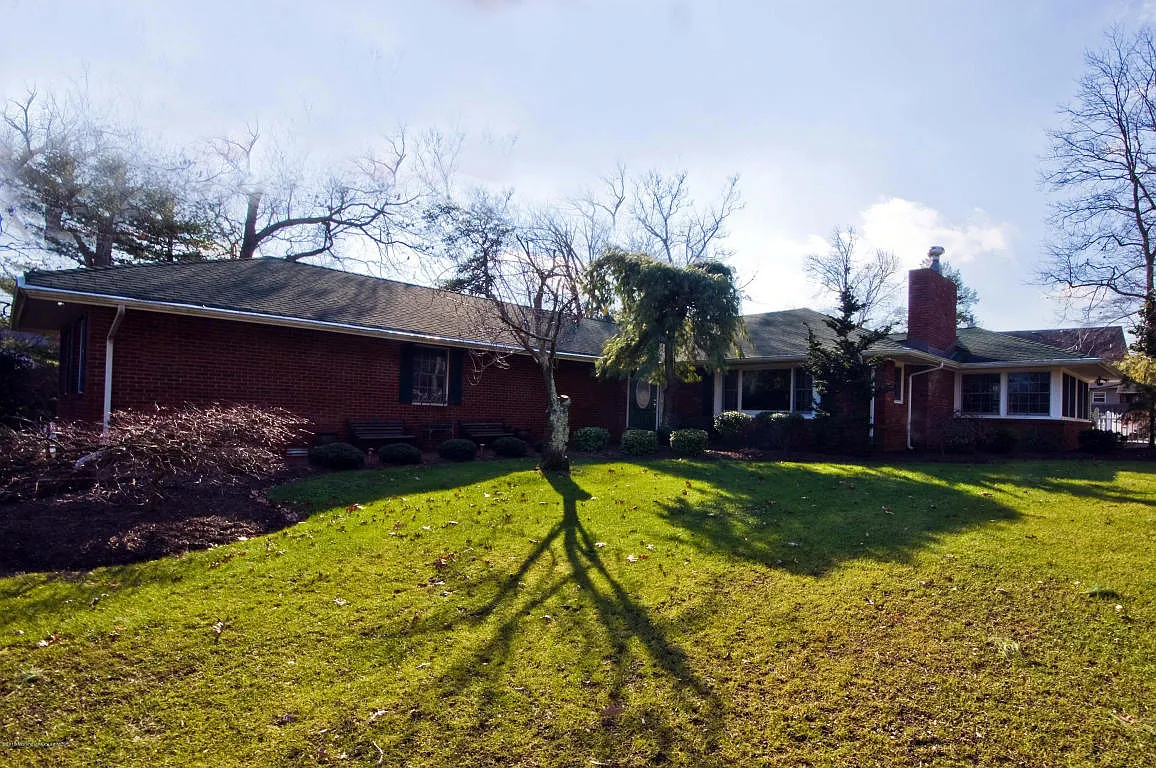 840 Breezy Oaks Dr photo 1