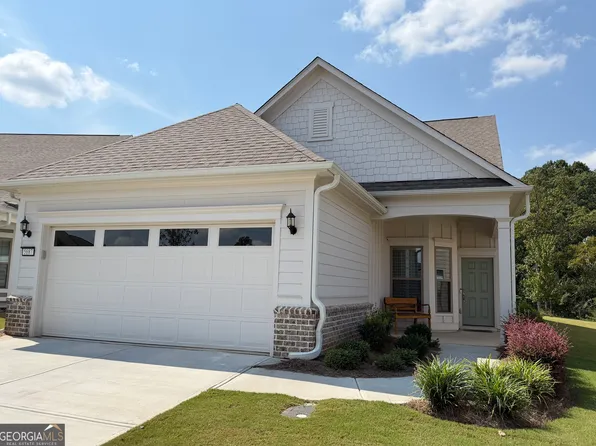 5687 Villa Crest Dr, Hoschton, GA 30548