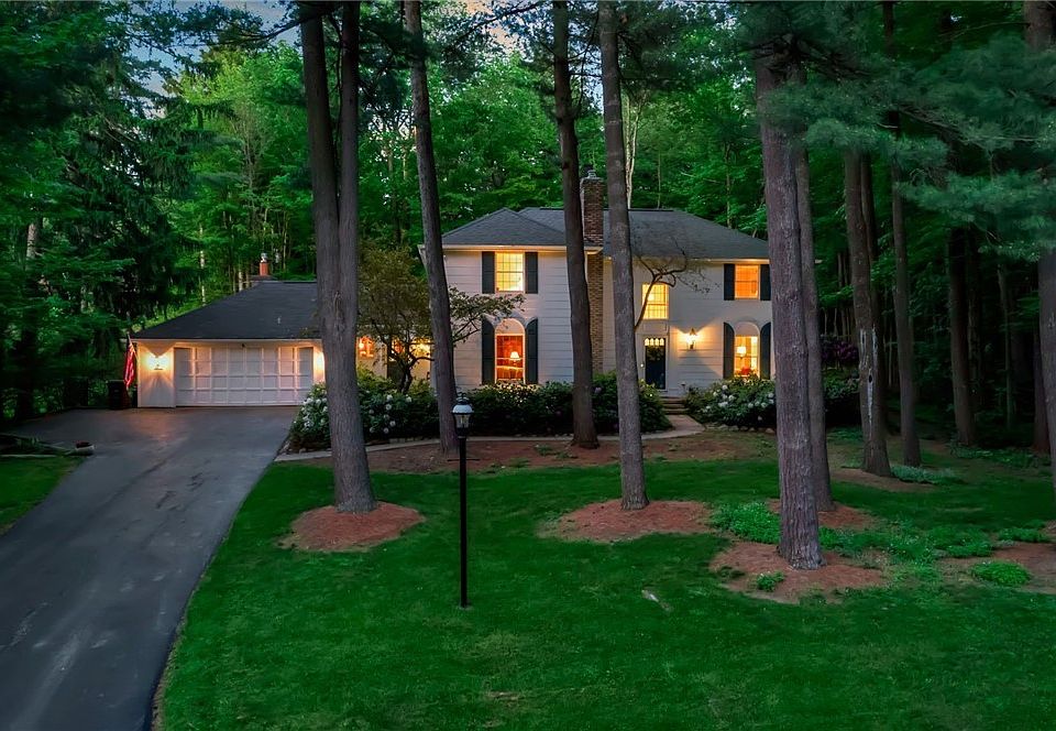 1st image of 6 Concord Dr