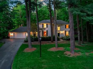 6 Concord Dr, Orchard Park, NY 14127